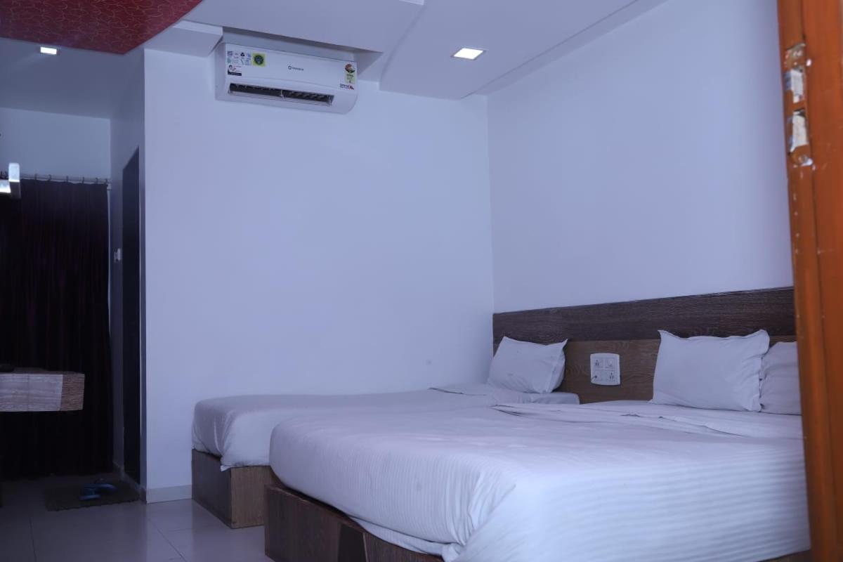 Hotel Kewal Inn Jālgaon Exterior photo